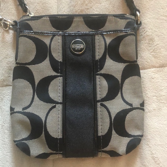 Coach Handbags - Coach purse- crossbody
